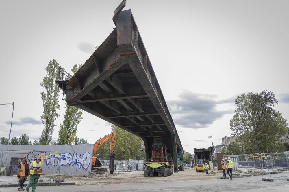 Opération de démantèlement des ponts de la Porte de la Chapelle