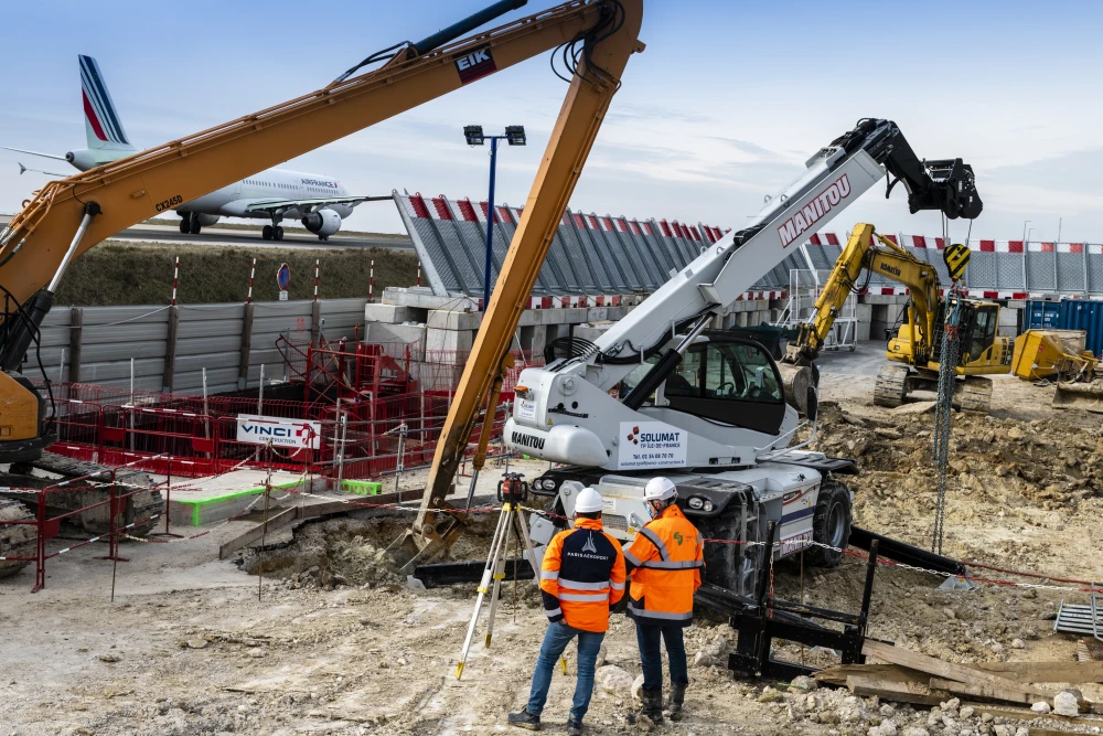 Travaux au bord des pistes